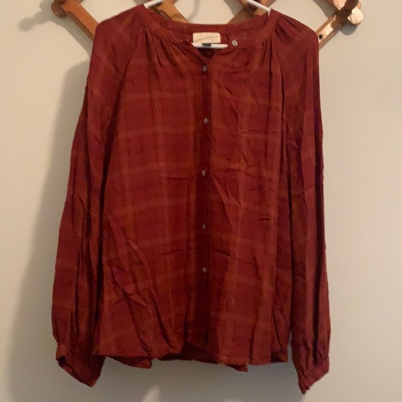 Universal Thread Top 🤍 - Picture 1 of 4